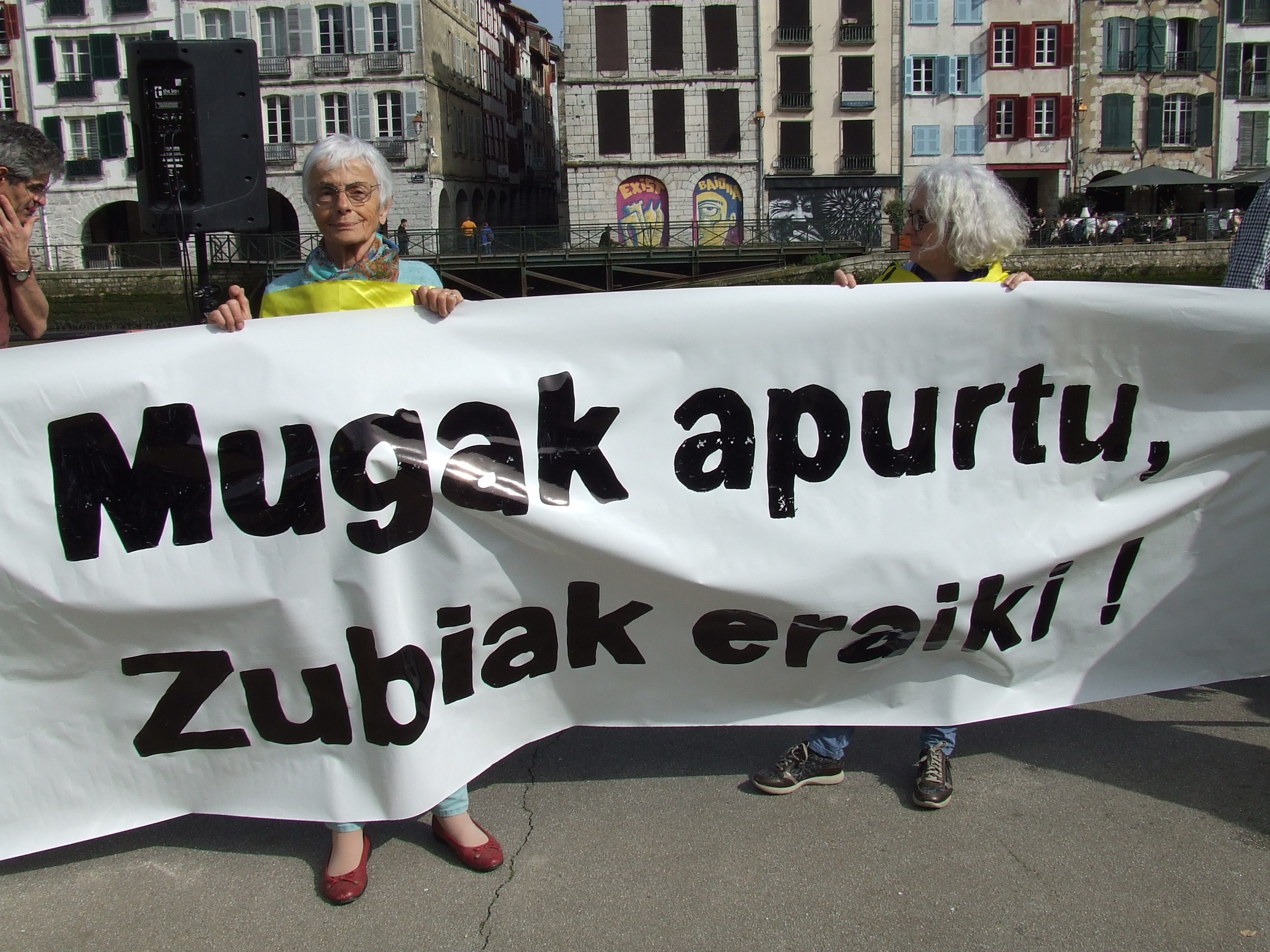 Chaîne humaine Bayonne mars 2022