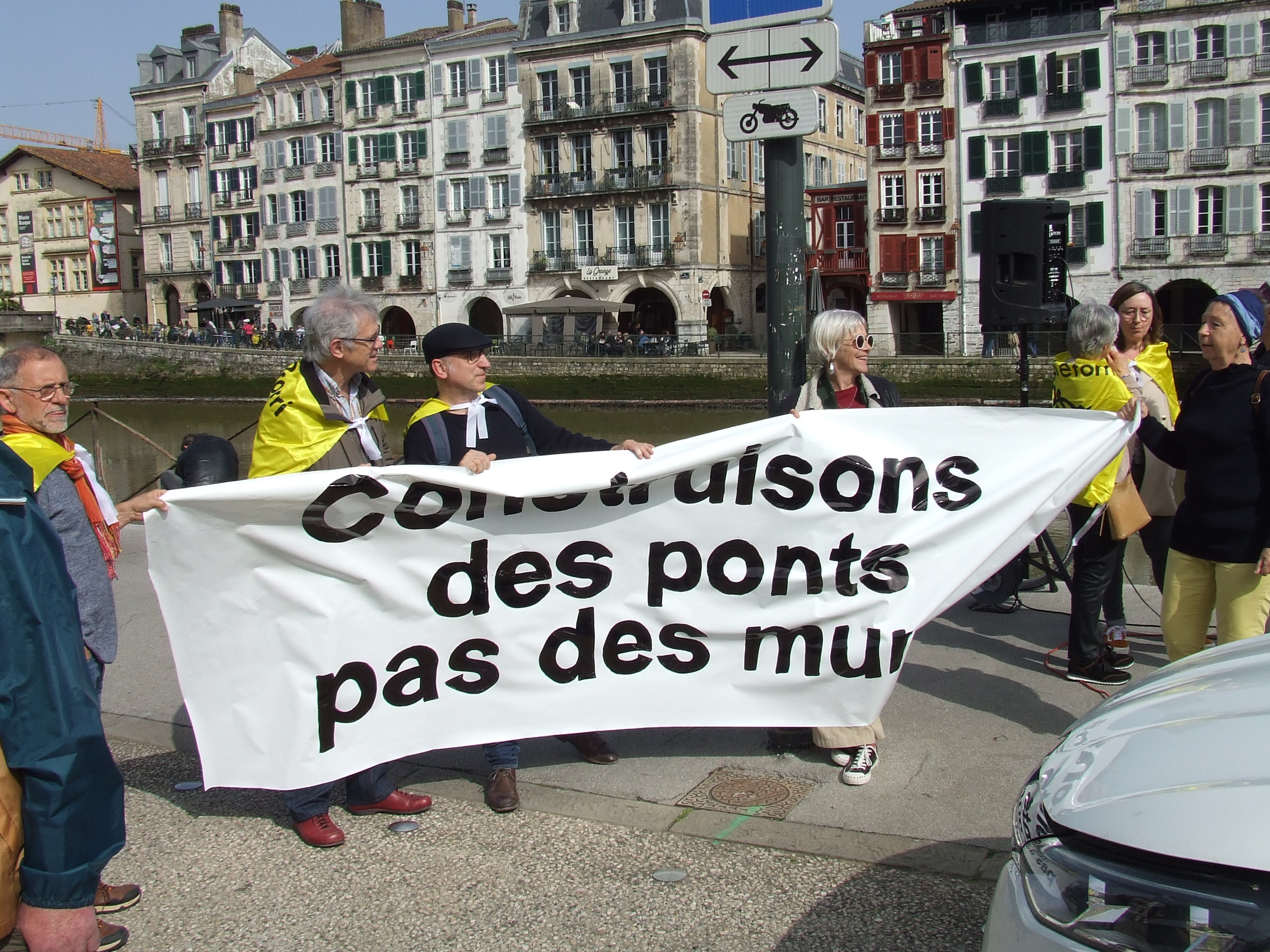Chaîne humaine Bayonne mars 2022