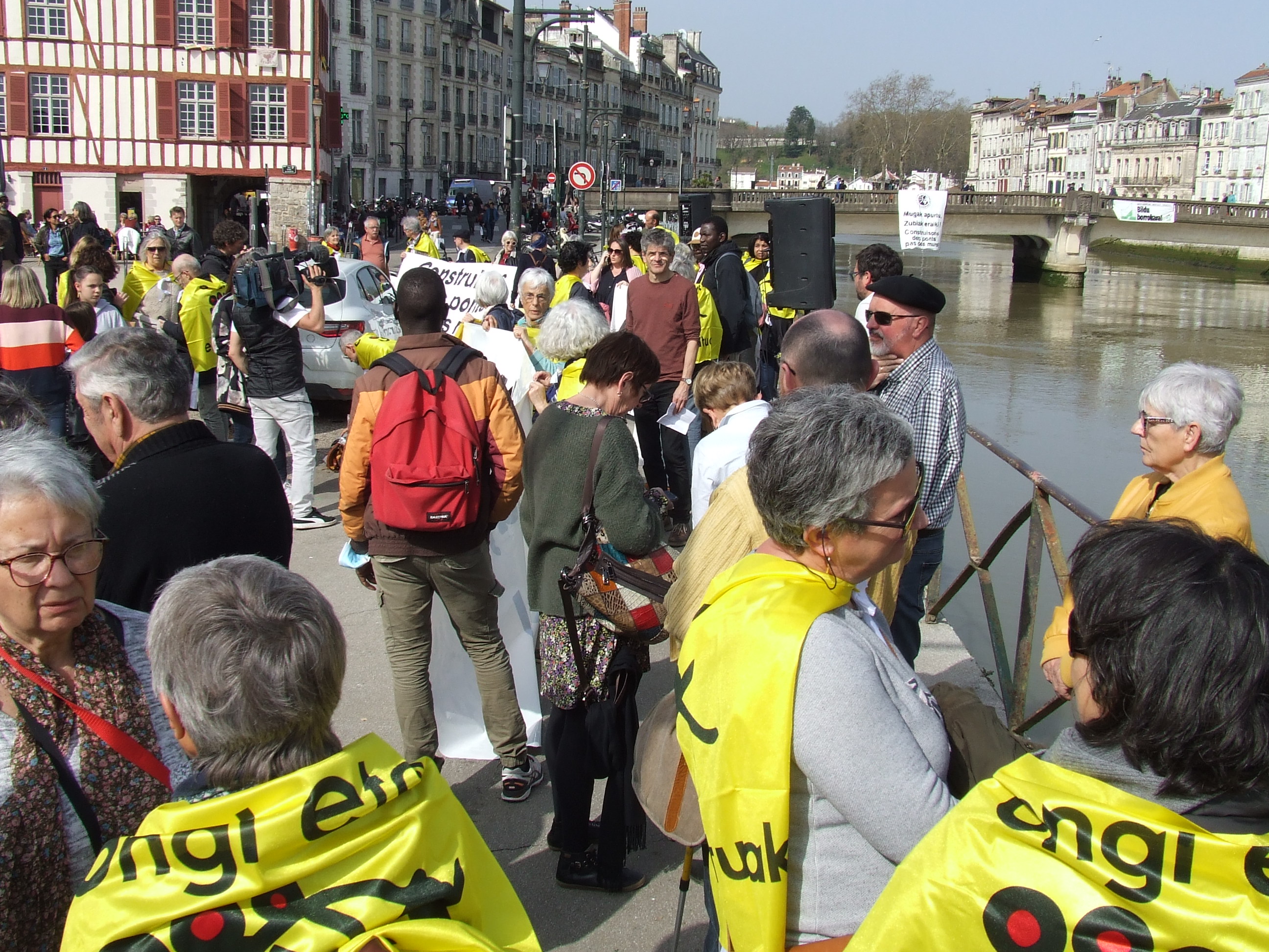 Chaîne humaine Bayonne mars 2022