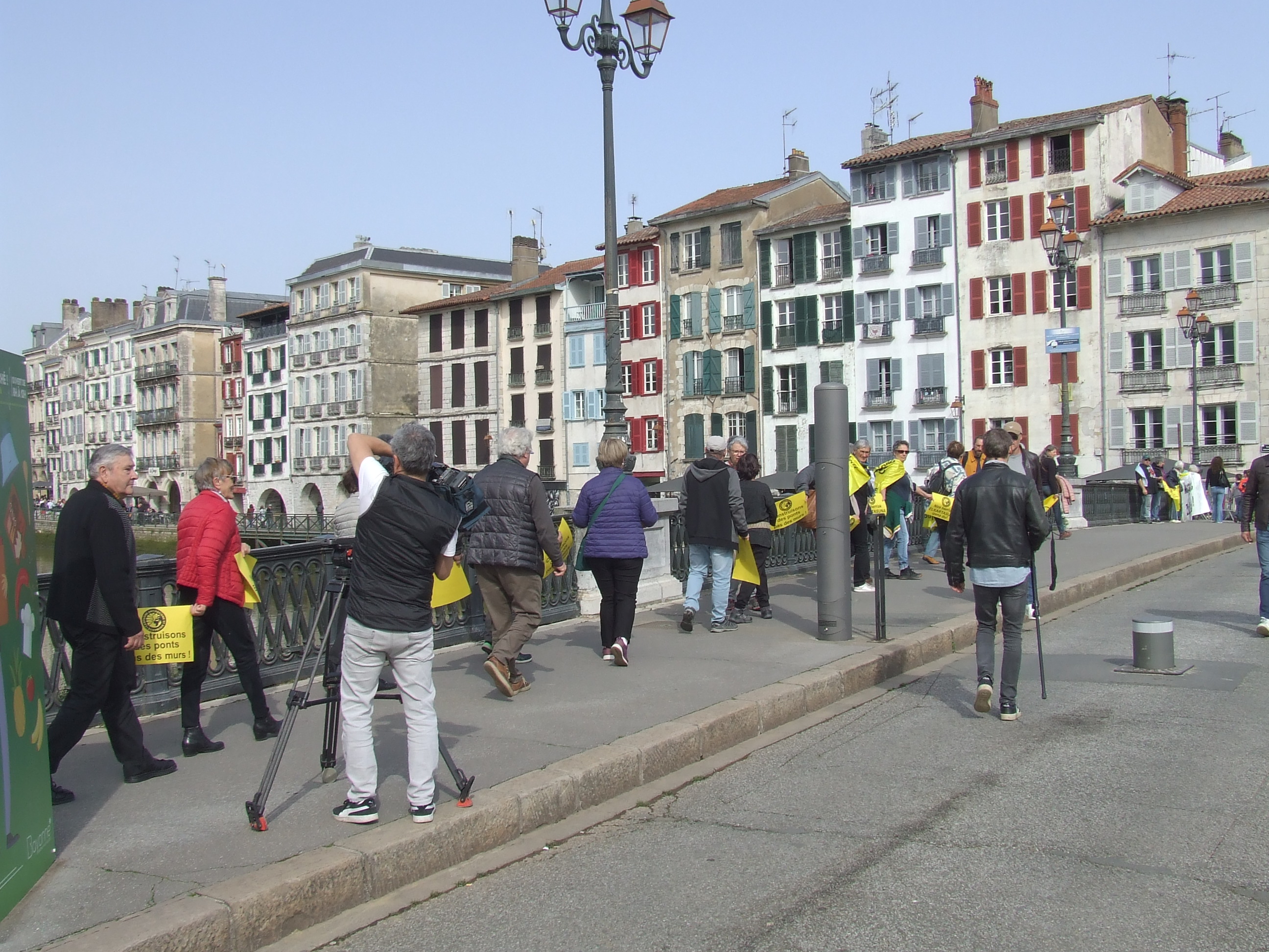 Chaîne humaine Bayonne mars 2022