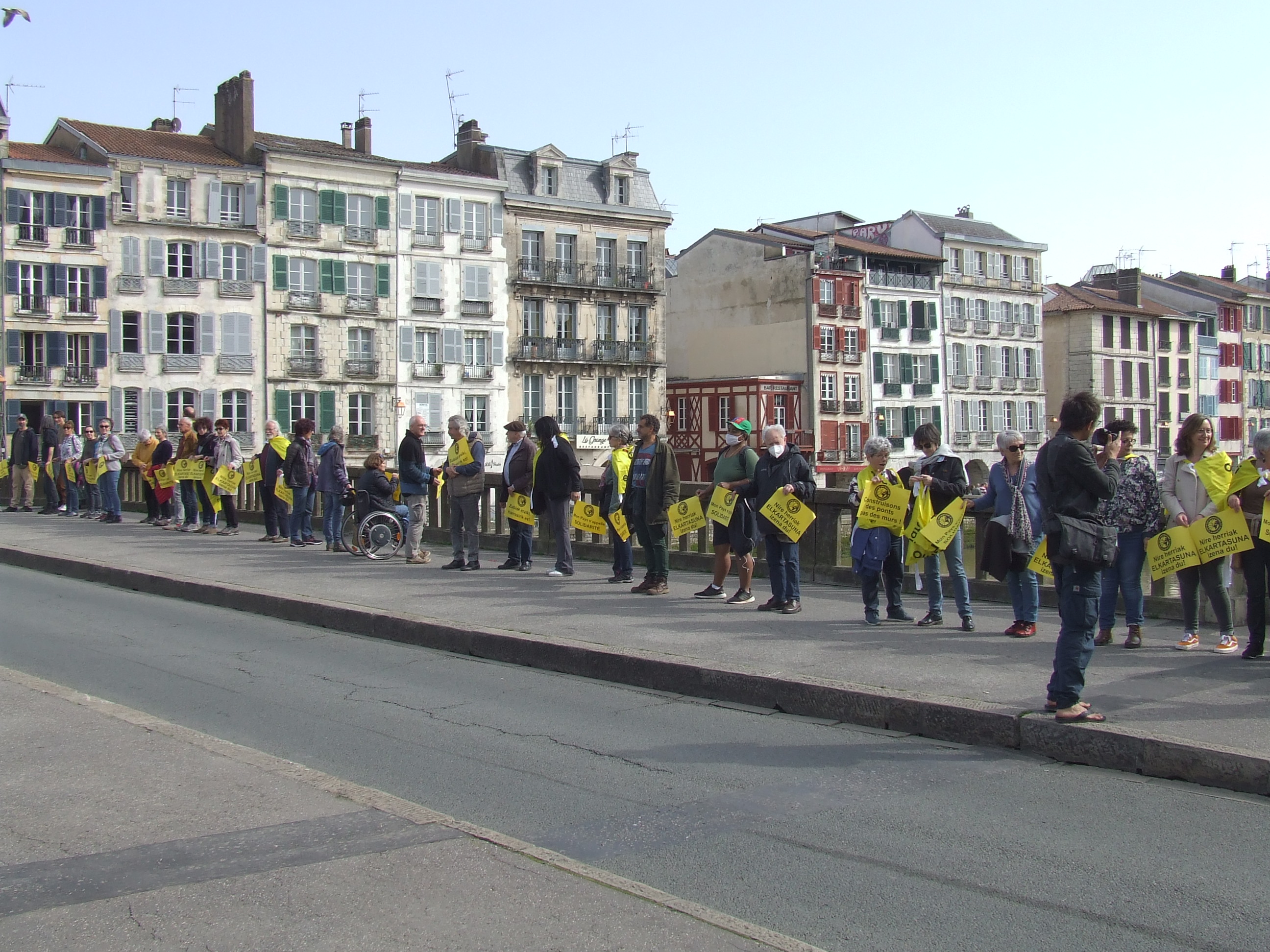 Chaîne humaine Bayonne mars 2022