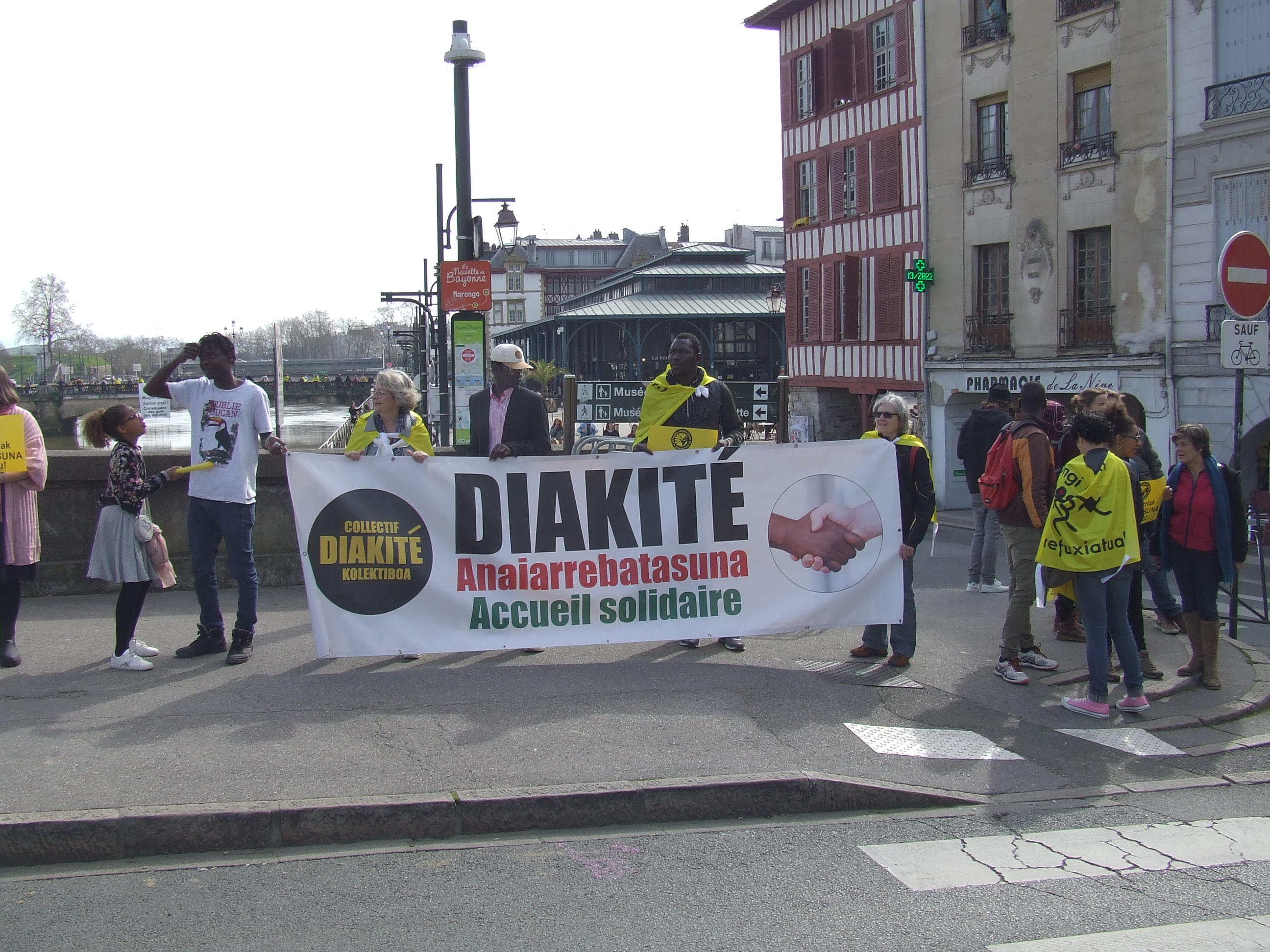 Chaîne humaine Bayonne mars 2022