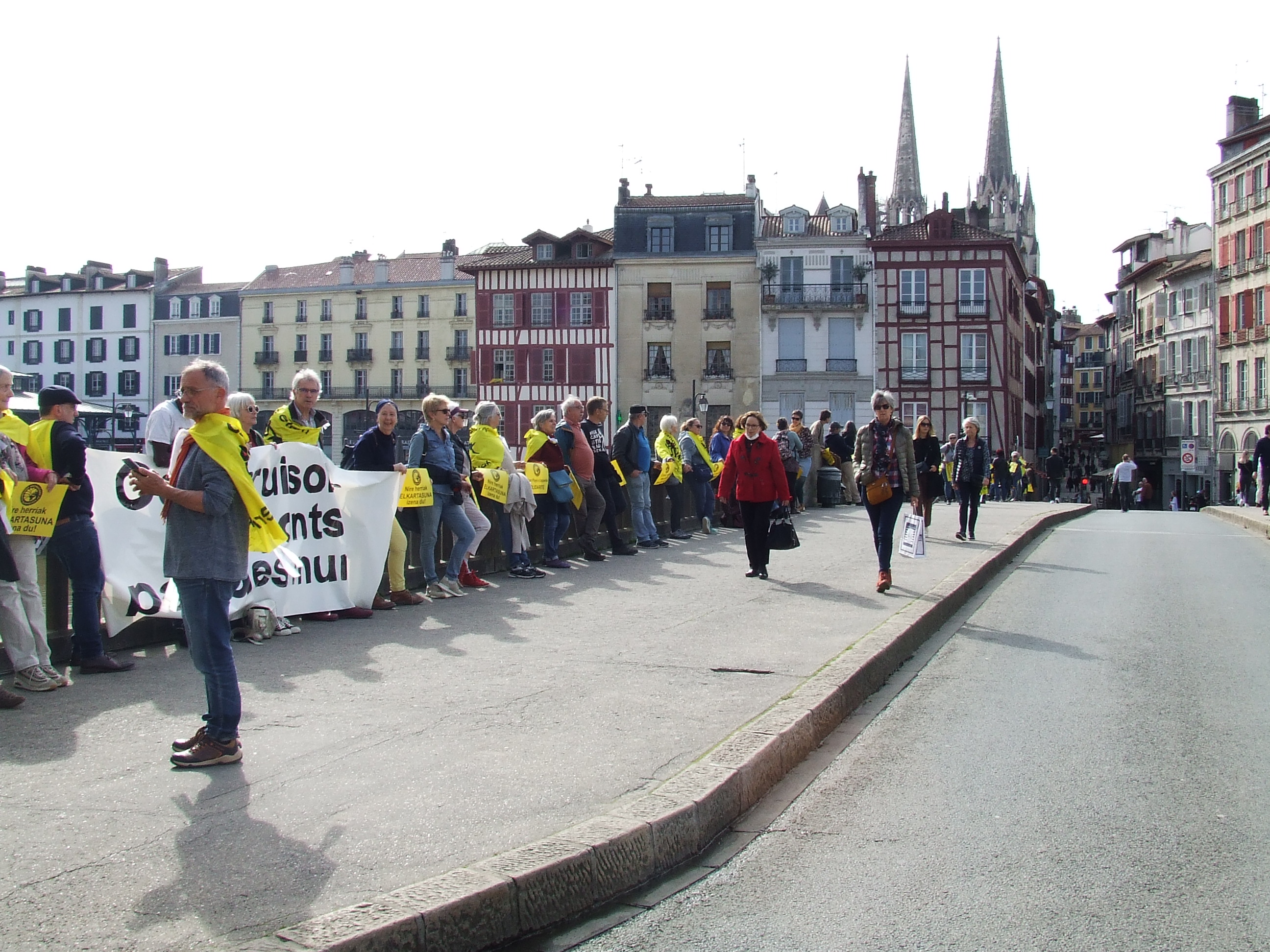Chaîne humaine Bayonne mars 2022