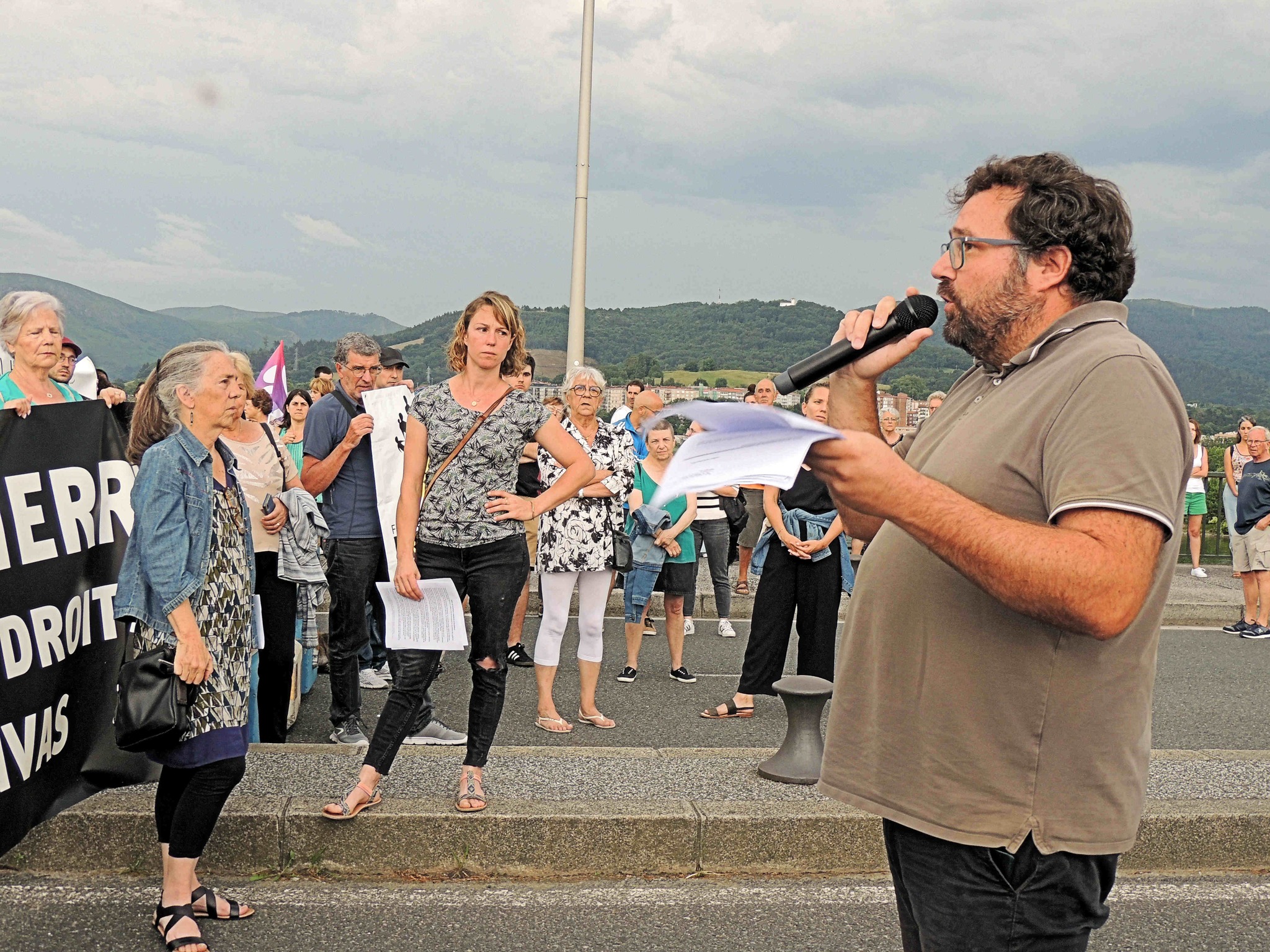  rassemblement de protestation suite à la fermeture du pont Hendaye juillet 2023